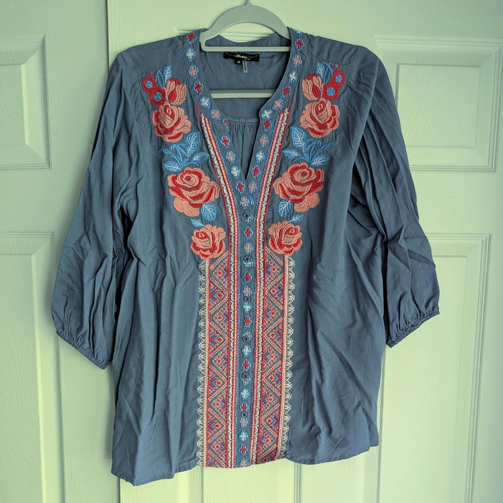 LAST CHANCE! 💸 Embroidered Rose Tunic